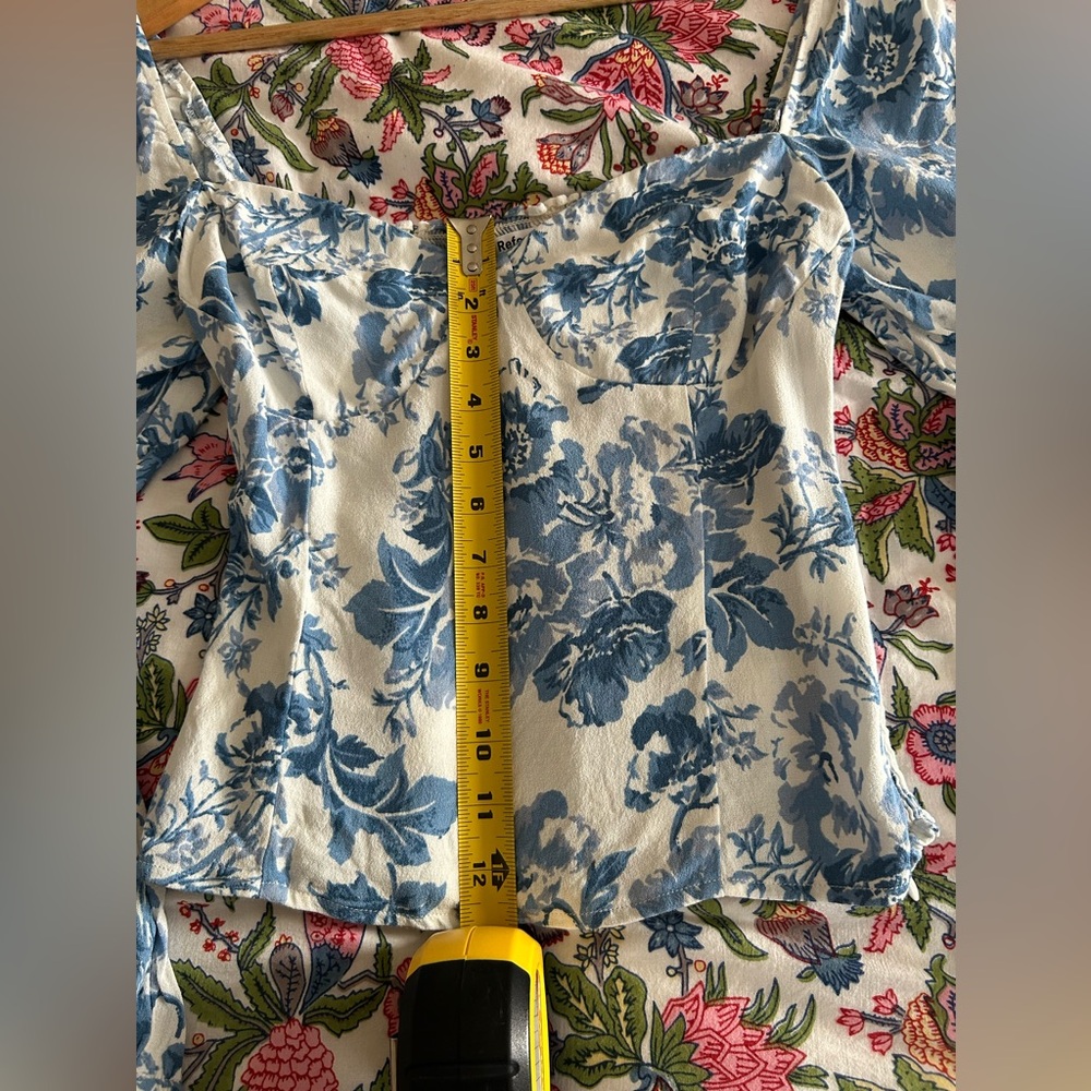 Reformation Reign Top in Olympia Print - Size 8 - Picture 11 of 12